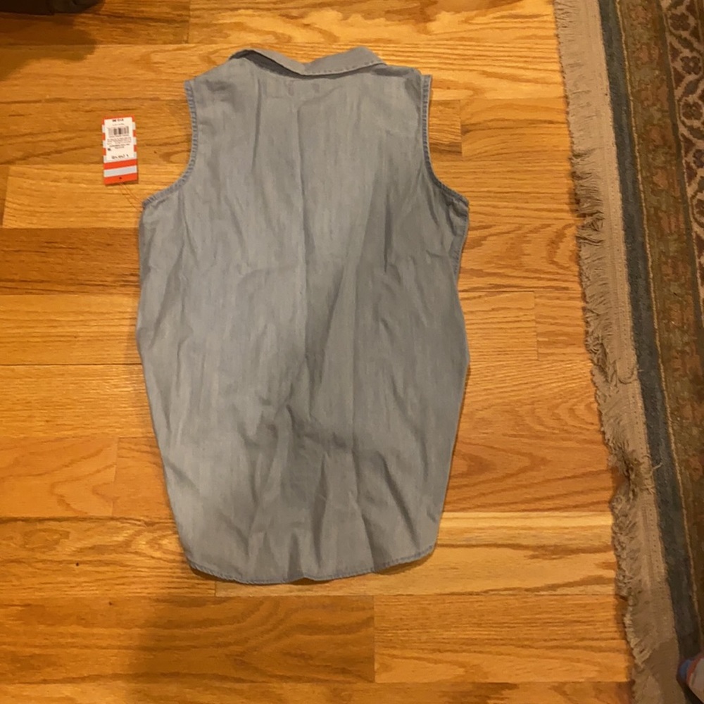 Cute top!! - Picture 2 of 2